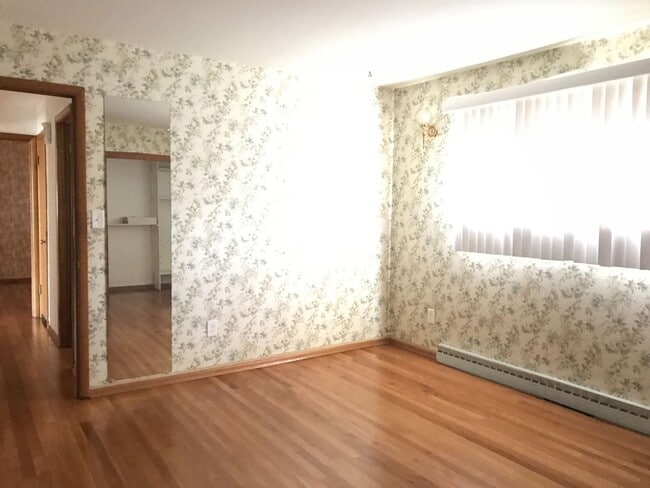 Building Photo - South Hill Charm