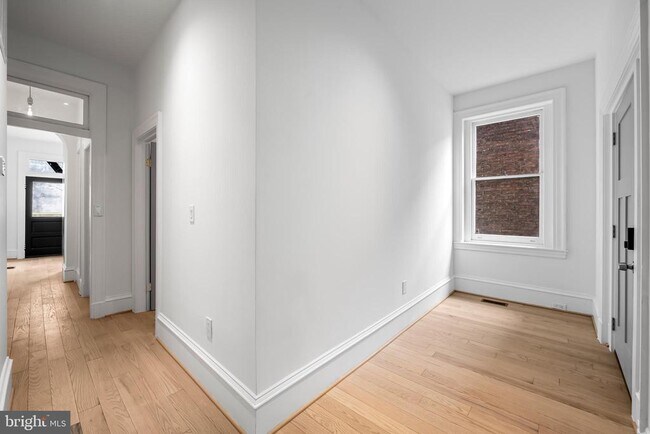 Building Photo - 1202 Bolton St