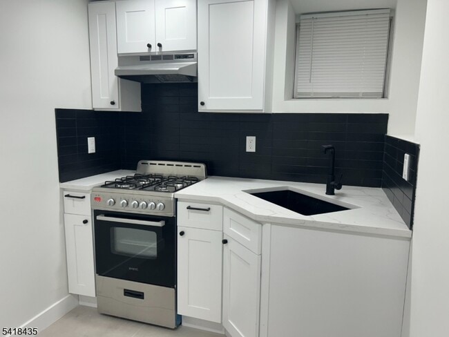 Building Photo - 437 Bramhall Ave