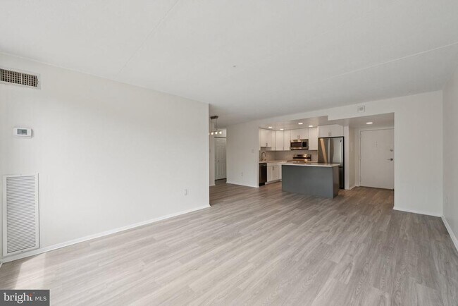 Building Photo - 6300 Stevenson Ave