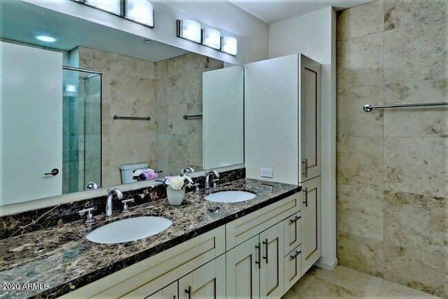 Building Photo - 7117 E Rancho Vista Dr