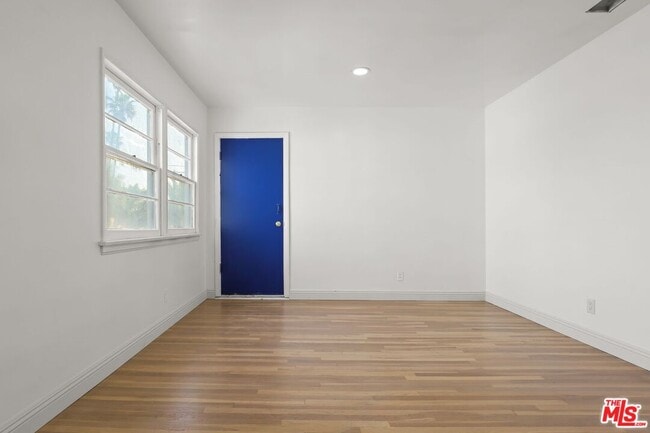 Building Photo - 4411 Victoria Park Dr