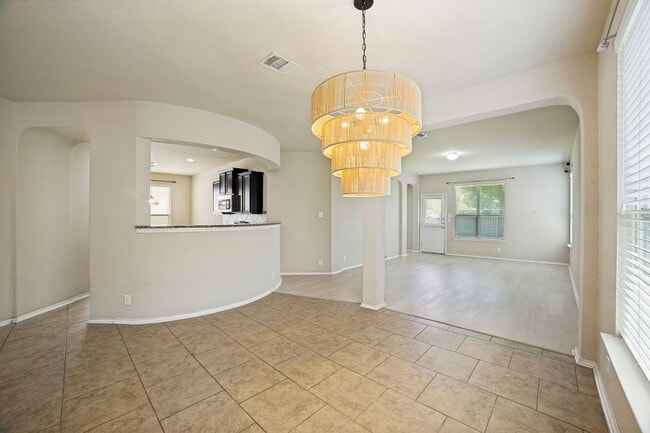 Building Photo - Beautiful 3 Bedroom in Republic Oaks Community