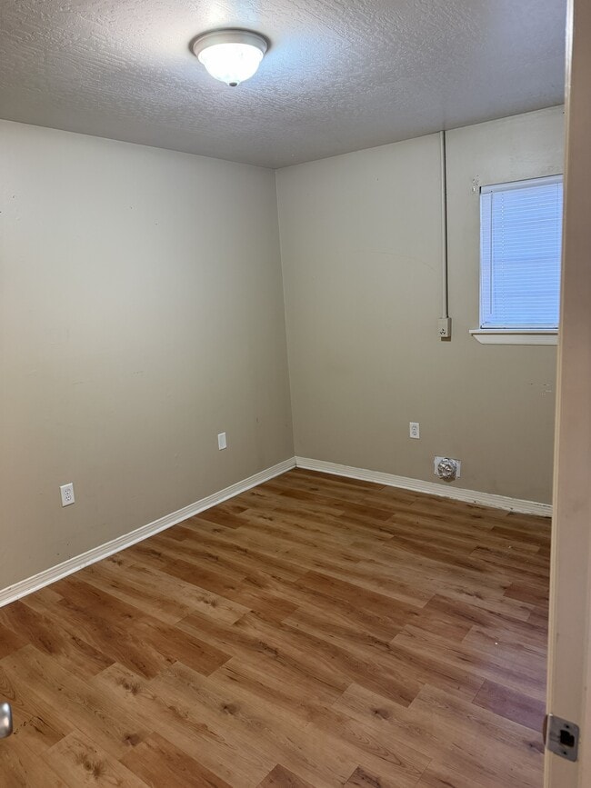 Building Photo - 125 West 9th Ave