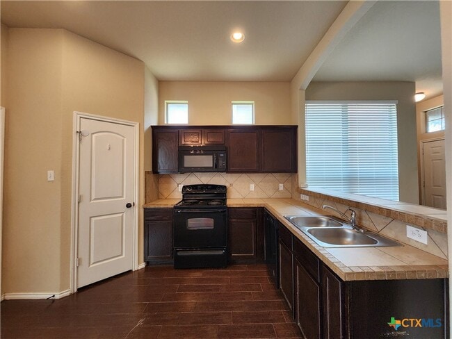 Building Photo - 305 Rosalie Dr