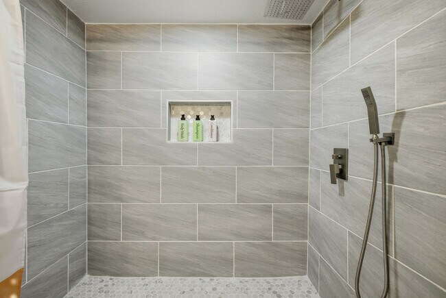 Building Photo - 5422 Lancashire Dr