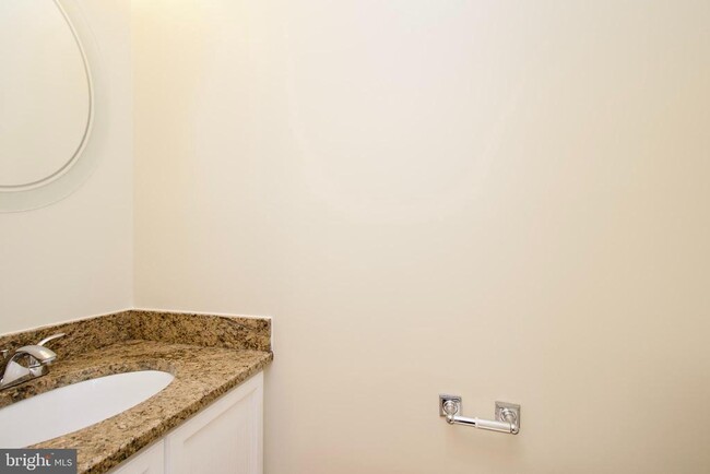 Building Photo - 6136 Summer Park Ln