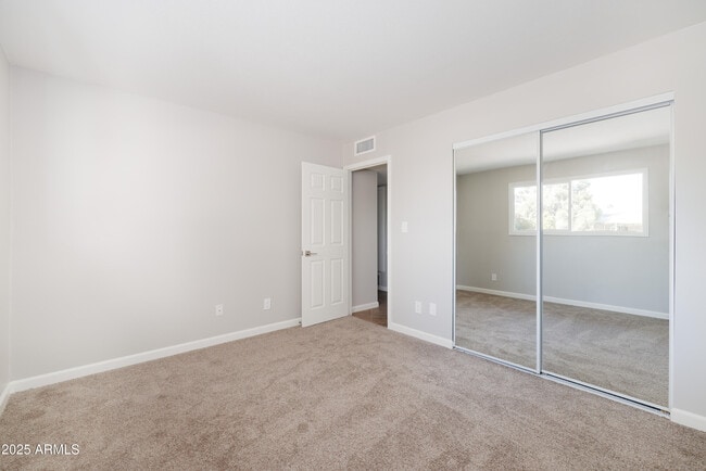 Building Photo - 8643 E Palo Verde Dr