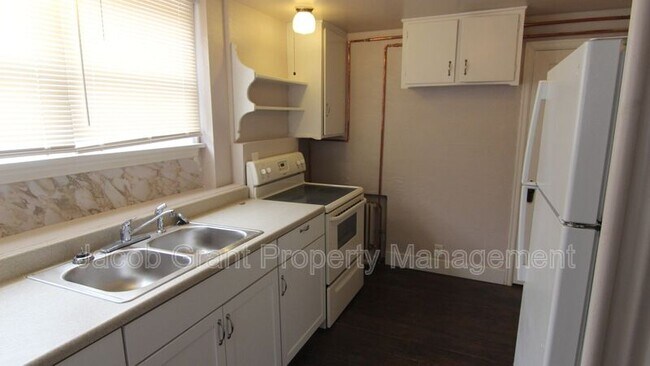 Building Photo - 605 S 7th Ave