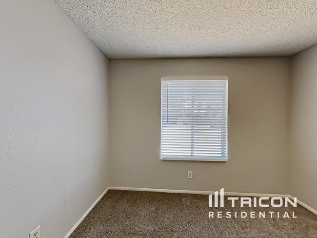 Building Photo - 11222 N 80th Dr