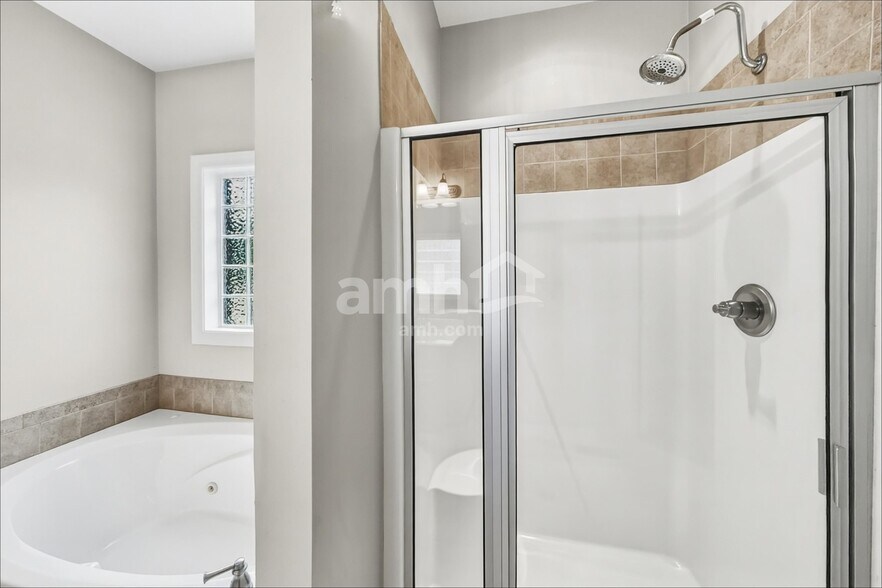 Building Photo - 3006 Stow Xing