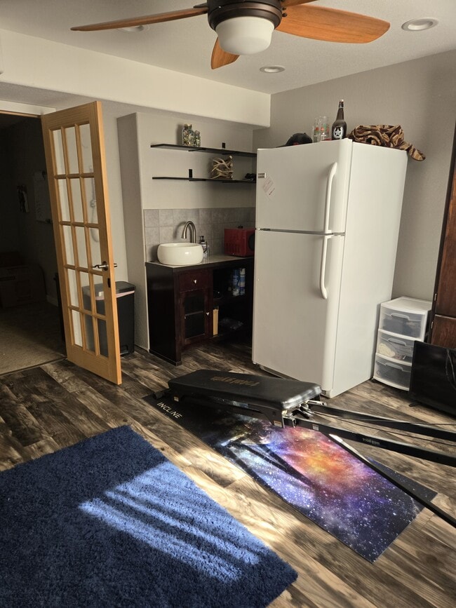 Building Photo - 1343 S Cora Ave