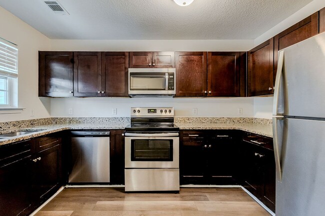 Building Photo - Spacious 3BR Townhome with Main-Level Primary Suite