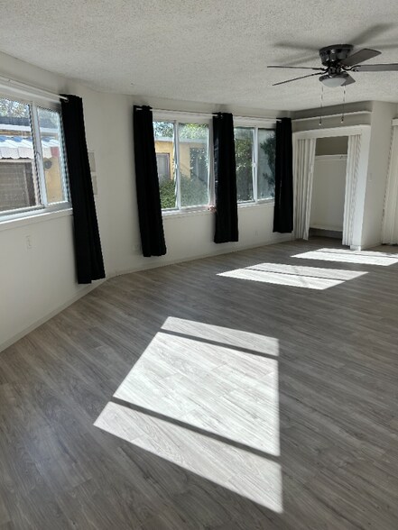 Building Photo - 633 N Orchard Dr
