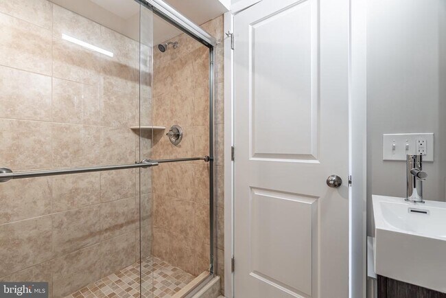 Building Photo - 421 N 39th St