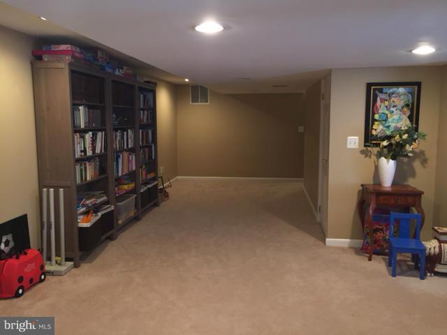 Building Photo - 11125 Hunt Club Dr