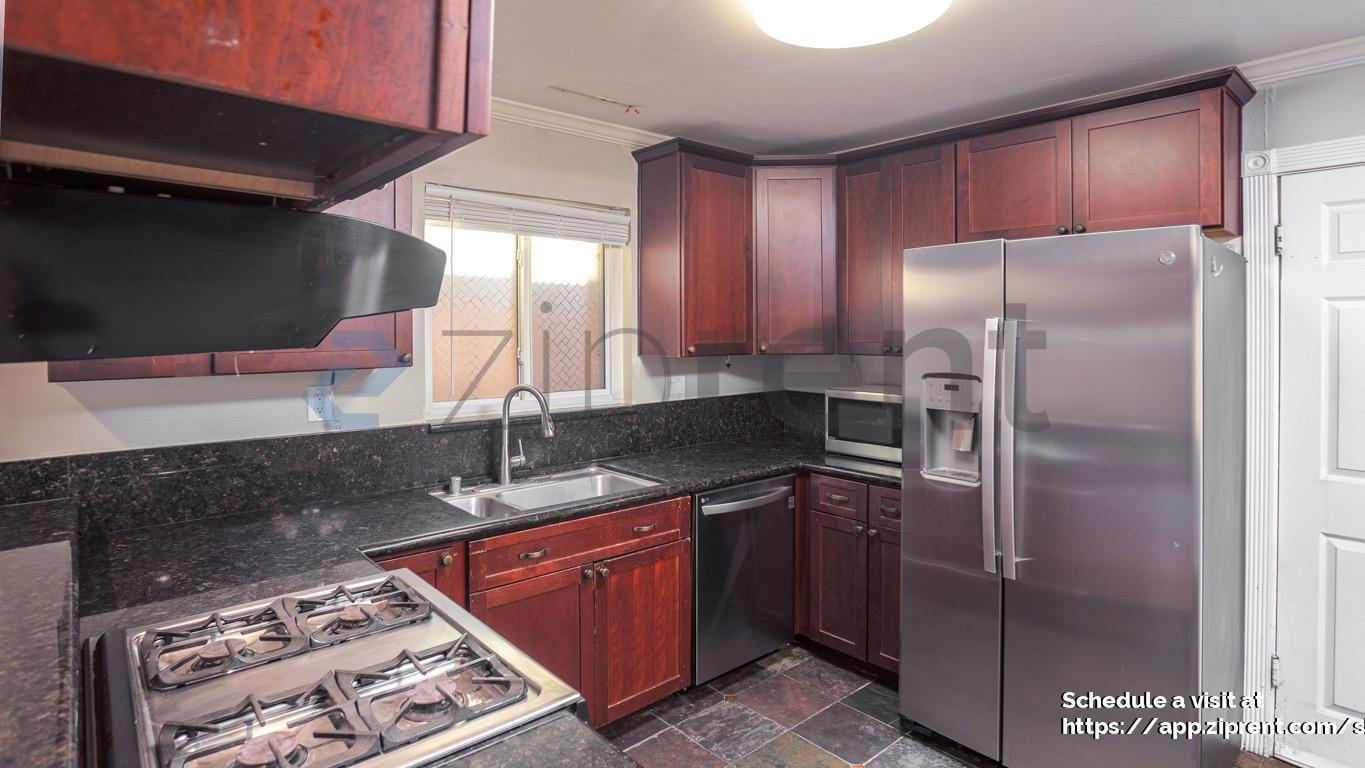 Building Photo - 1861 Briarwood Dr