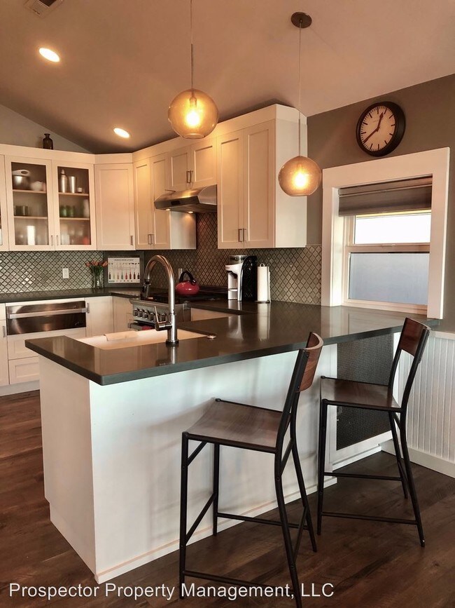 Building Photo - 2 br, 2 bath House - 1510 Alki Ave SW
