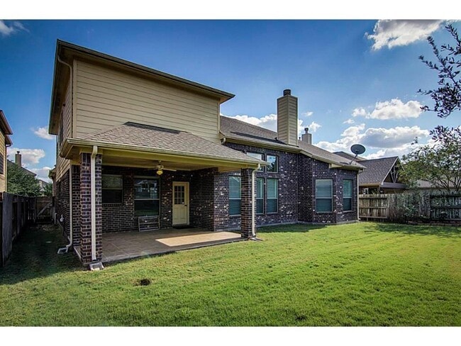 Building Photo - 10207 White Pines Dr