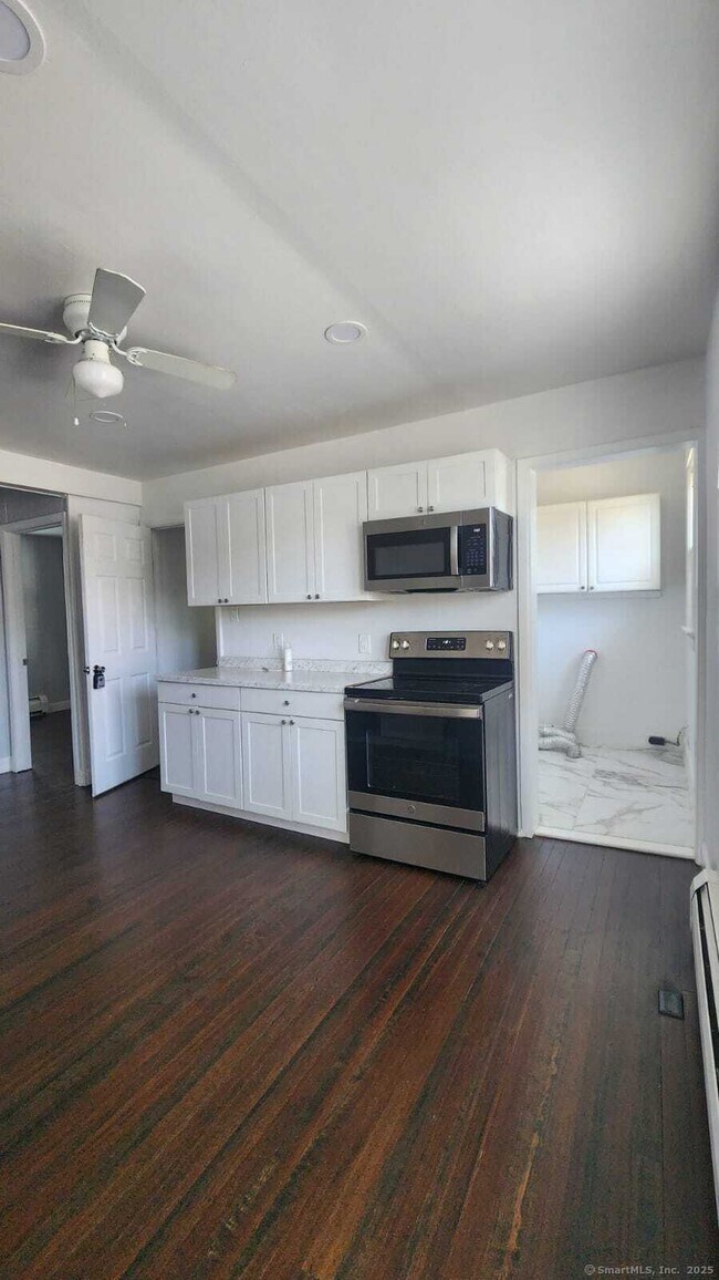 Building Photo - 305 Wakelee Ave