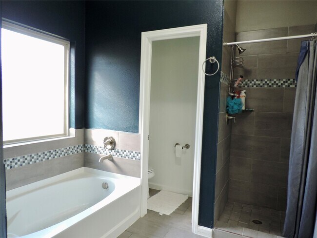 Building Photo - 2730 N Colosseum Ct