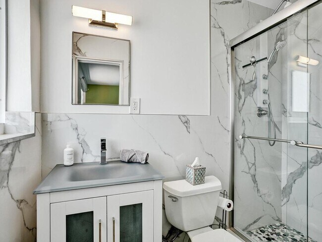 Building Photo - 2099 NE 4th Ct