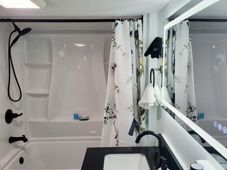 Building Photo - 85 Sherman St