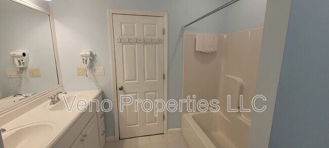 Building Photo - 2057 Rowley Rd