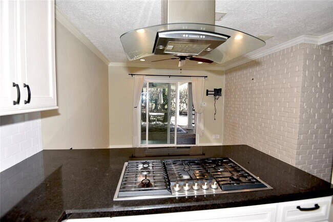 Building Photo - 102 S Timber Top Dr