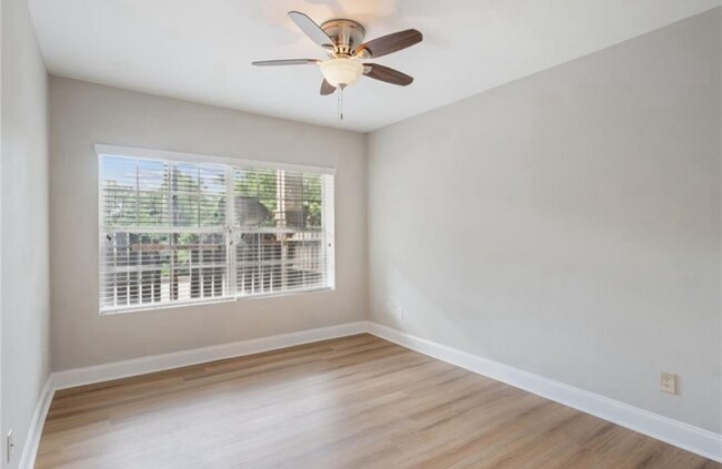 Building Photo - 6980 Roswell Rd