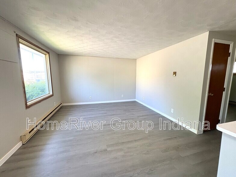 Building Photo - 120 Maple Ln