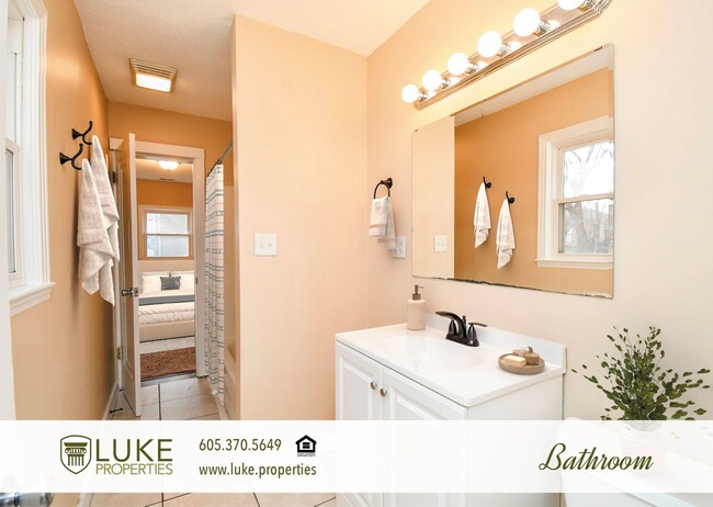 Building Photo - 2310 S Euclid Ave