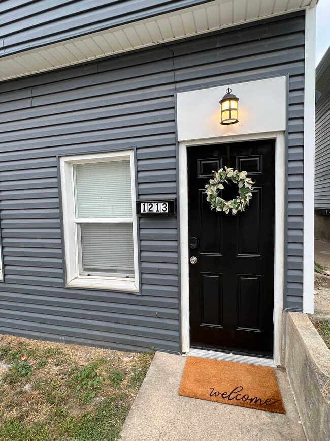 Building Photo - 1213 Jordan Ave