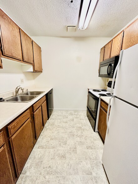 Building Photo - Hill Gardens Condo Association