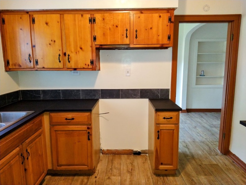 Building Photo - 3300 St Johns Ave