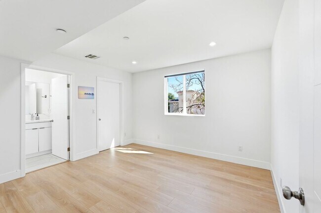 Building Photo - 4455 Colfax Ave