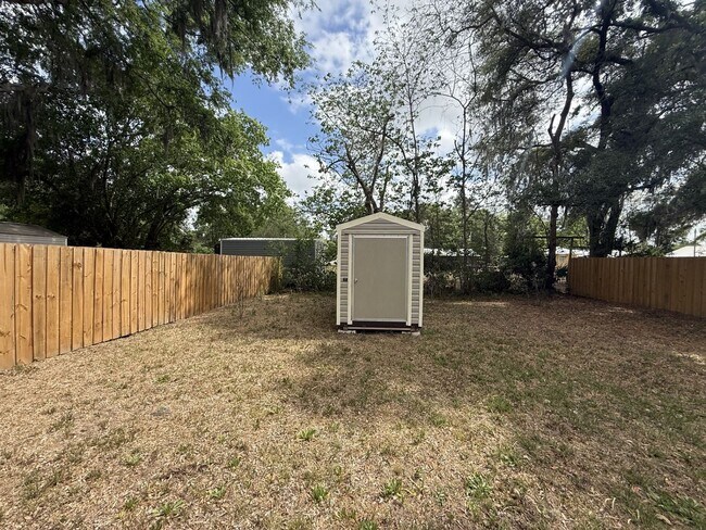 Building Photo - 3 Bedroom 2 Bath In Alachua