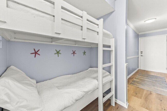 Building Photo - 405 Plantation Rd