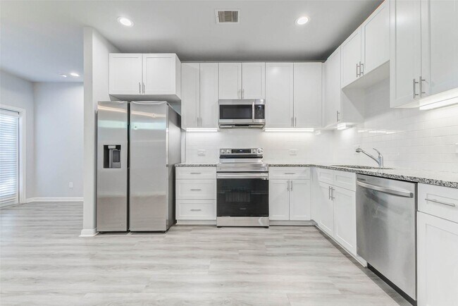 Building Photo - 18835 Luminescent Ln