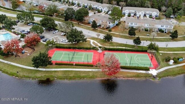 Building Photo - 411 Walnut Dr