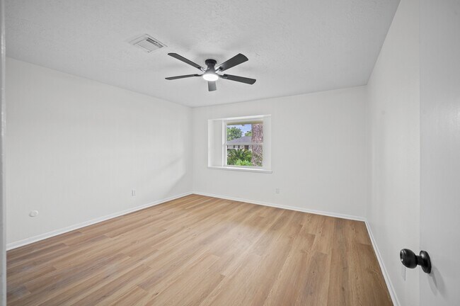 Building Photo - 10935 Silkwood Dr