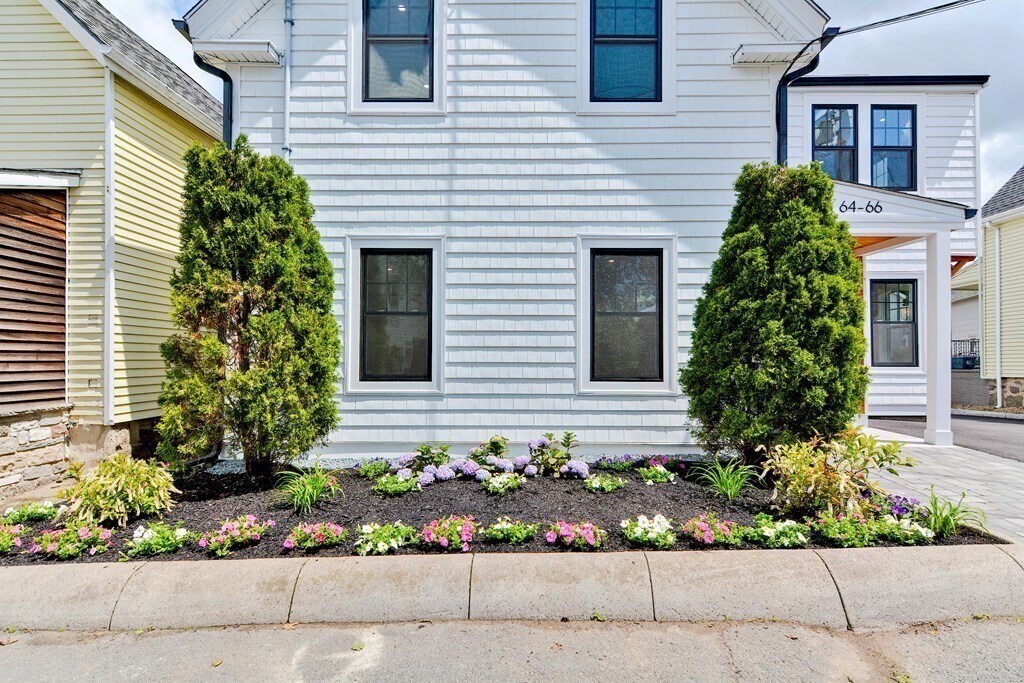 Building Photo - 64 Crescent St