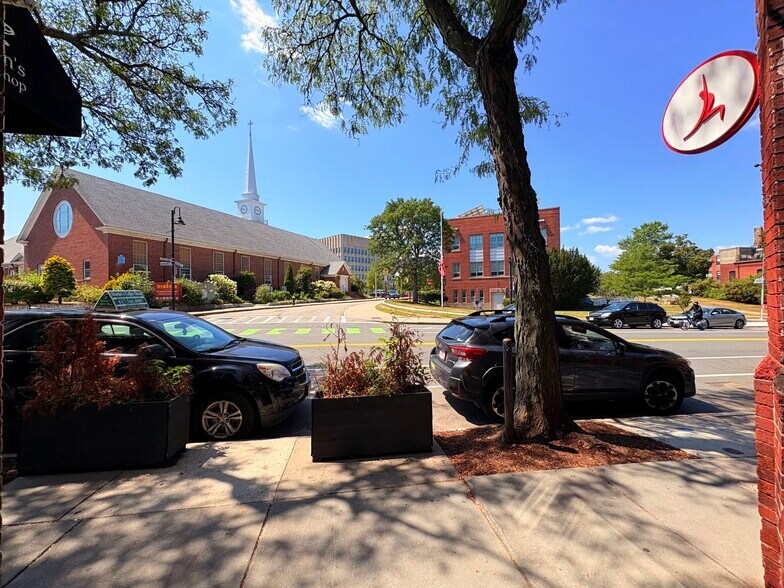 Building Photo - 37A Harvard St