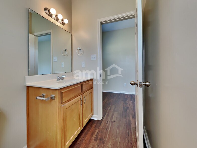 Building Photo - 7343 Hampton Valley Cv