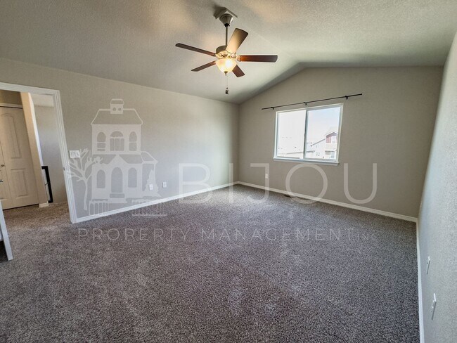 Building Photo - 10881 Aliso Dr