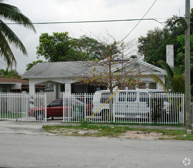 Building Photo - 6230 NE Miami Pl