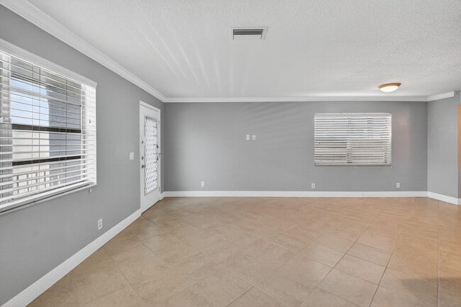 Building Photo - 184 Burgandy Way