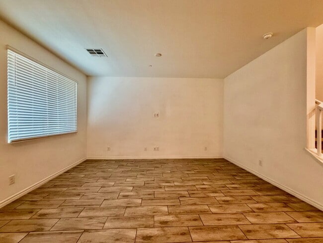 Building Photo - GATED 3 BED 2.5 BATH TOWNHOME WITH 2-CAR GARAGE, COVERED PATIO & COMMUNITY POOL
