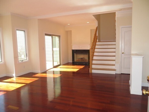 Building Photo - 143 Grovers Ave