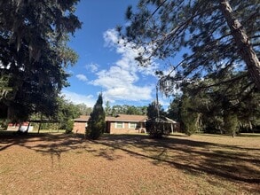 Building Photo - 5 Acre Home!!!!